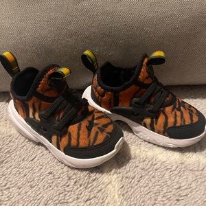 Nike prestos tiger print